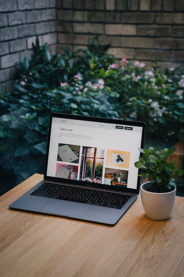 computer-on-desktop-clio-websites