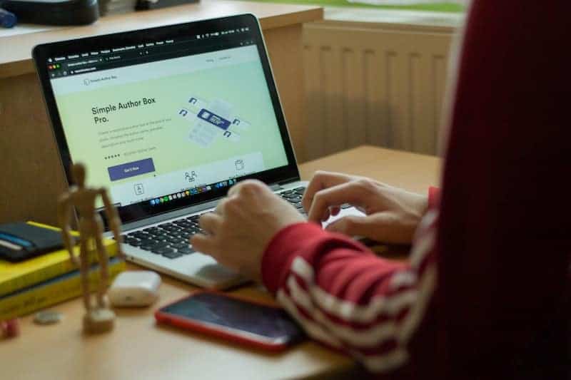 gutenberg-versus-elementor-website-developer-laptop-screenshot
