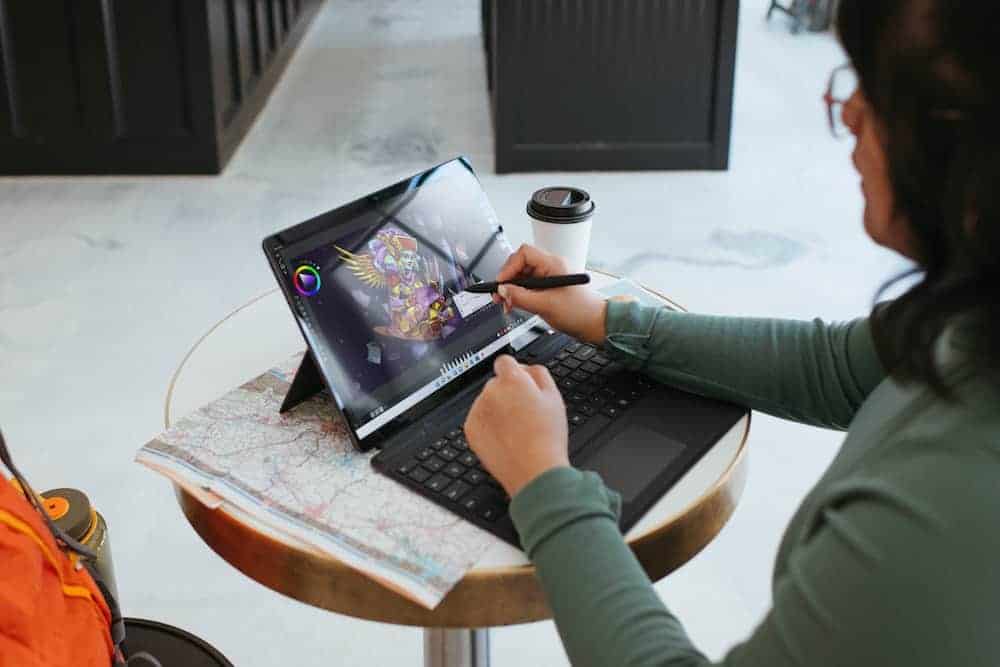 how-to-set-the-wordpress-featured-image-woman-drawing