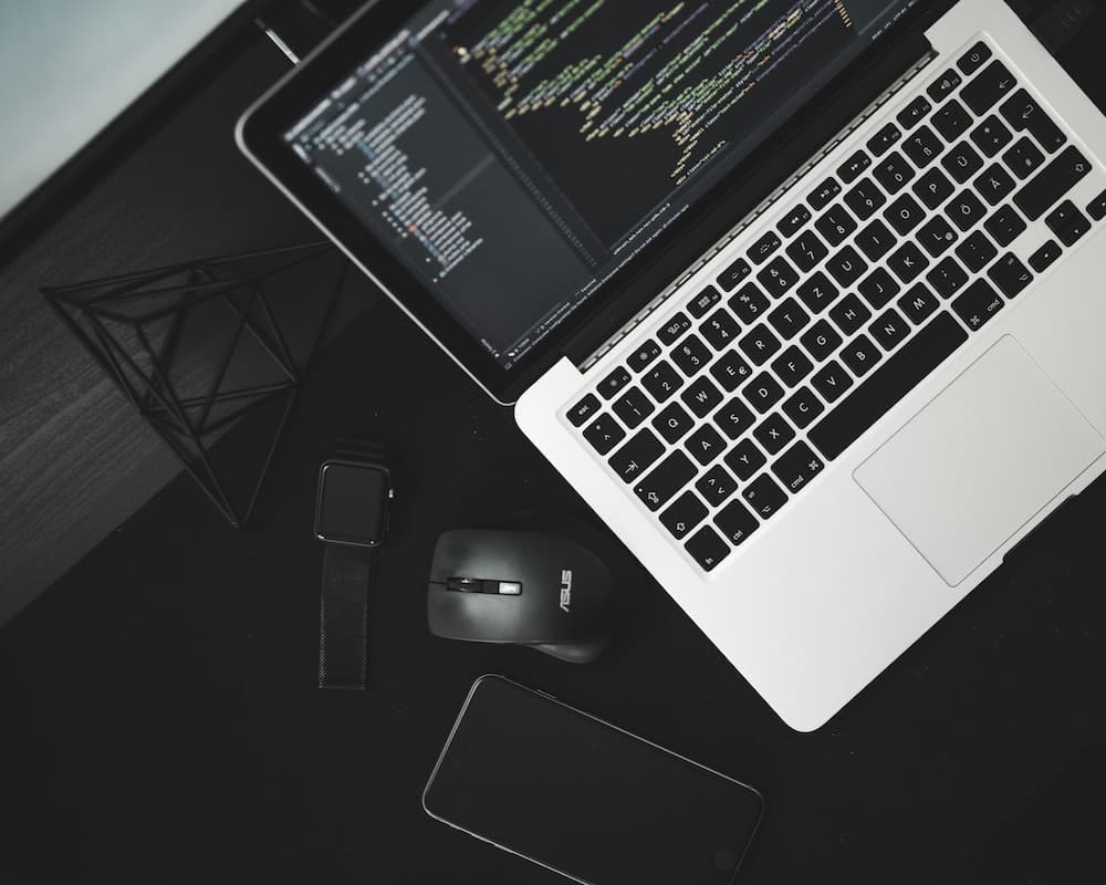 questions-to-ask-freelance-developers-computer-with-code
