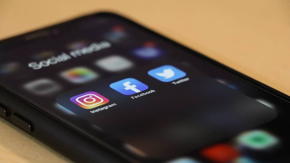 social-media-on-mobile-screenshot-clio-websites