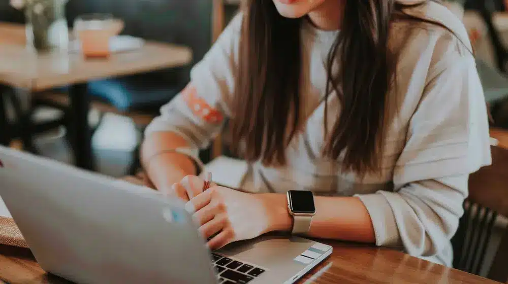 Voice Search Optimization Guide - Copywritter optimizing content for voice search