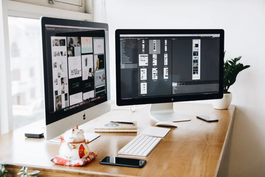 wordpress-canadian-hosting-computer-on-desktop
